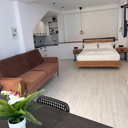 Crown Apartment Sarandë Esterno foto