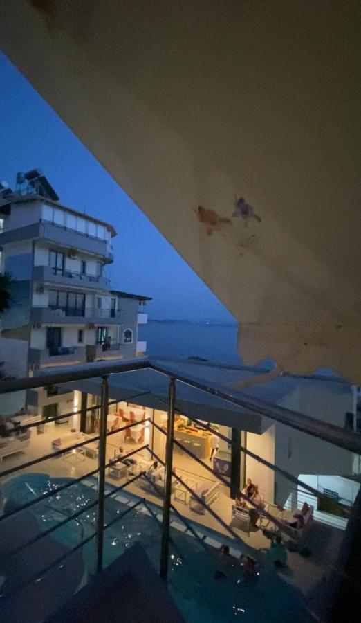 Crown Apartment Sarandë Esterno foto