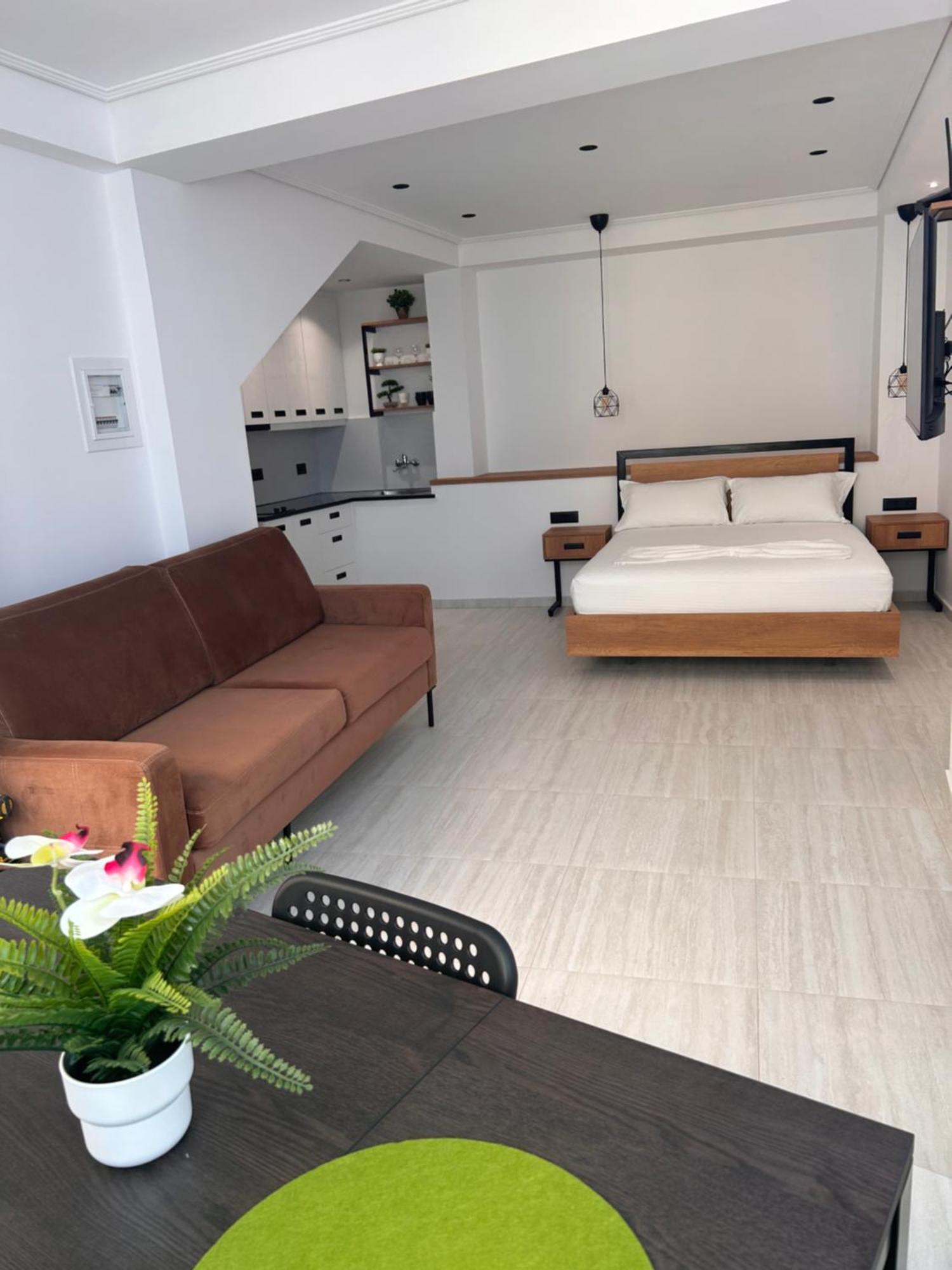 Crown Apartment Sarandë Esterno foto