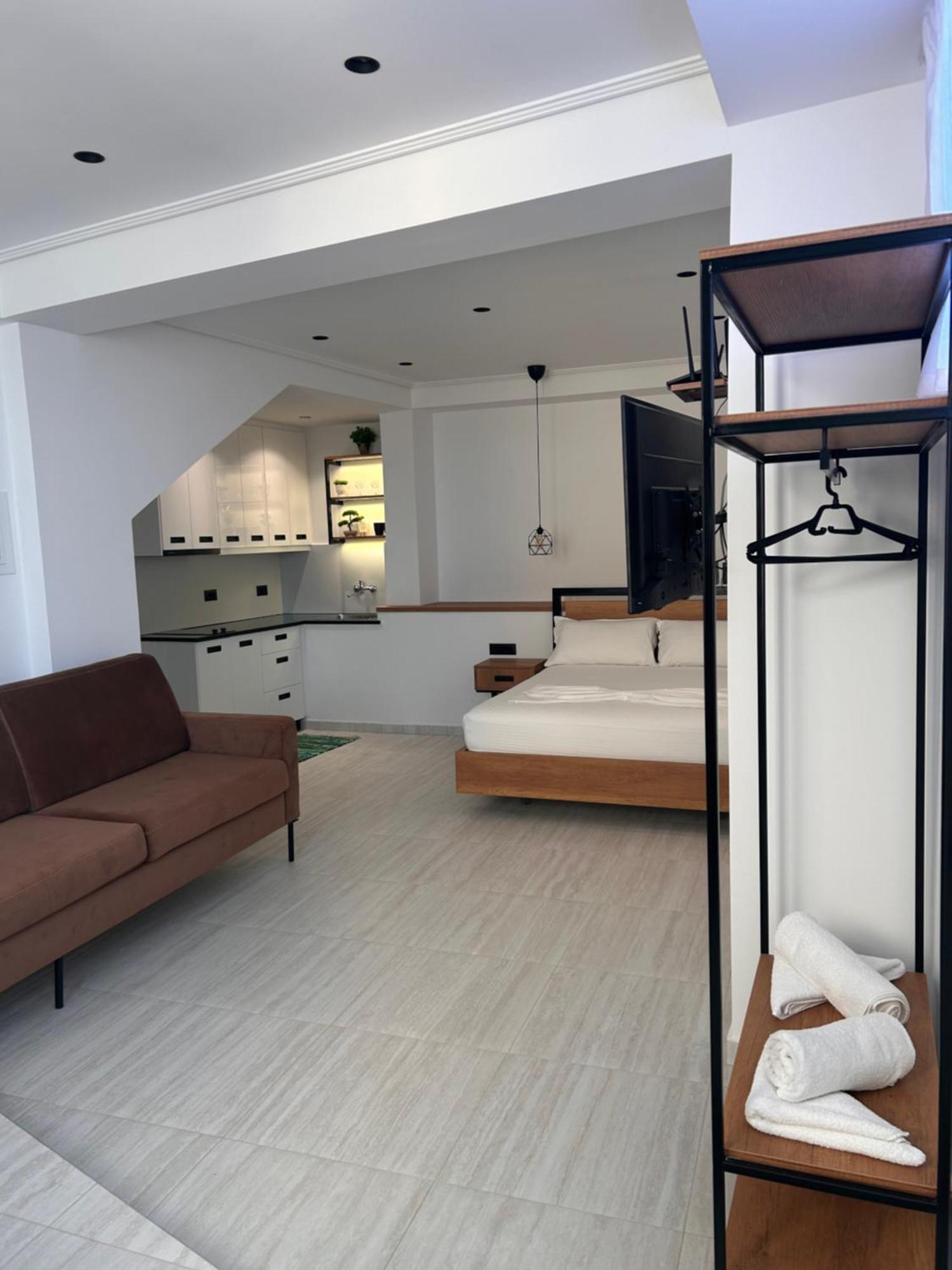 Crown Apartment Sarandë Esterno foto