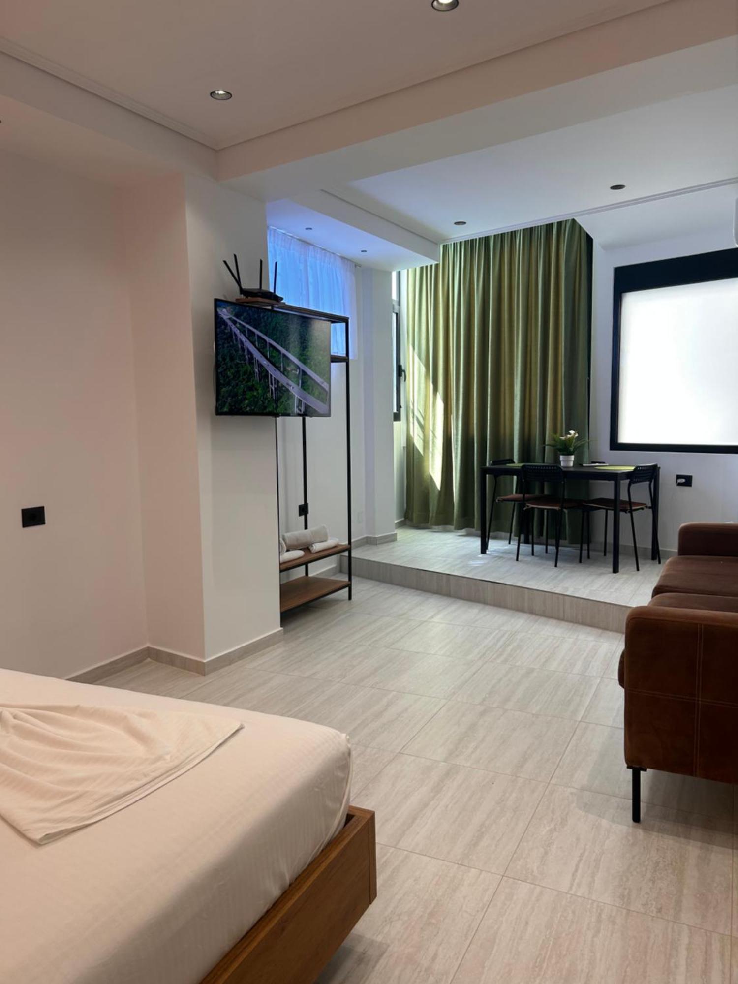 Crown Apartment Sarandë Esterno foto