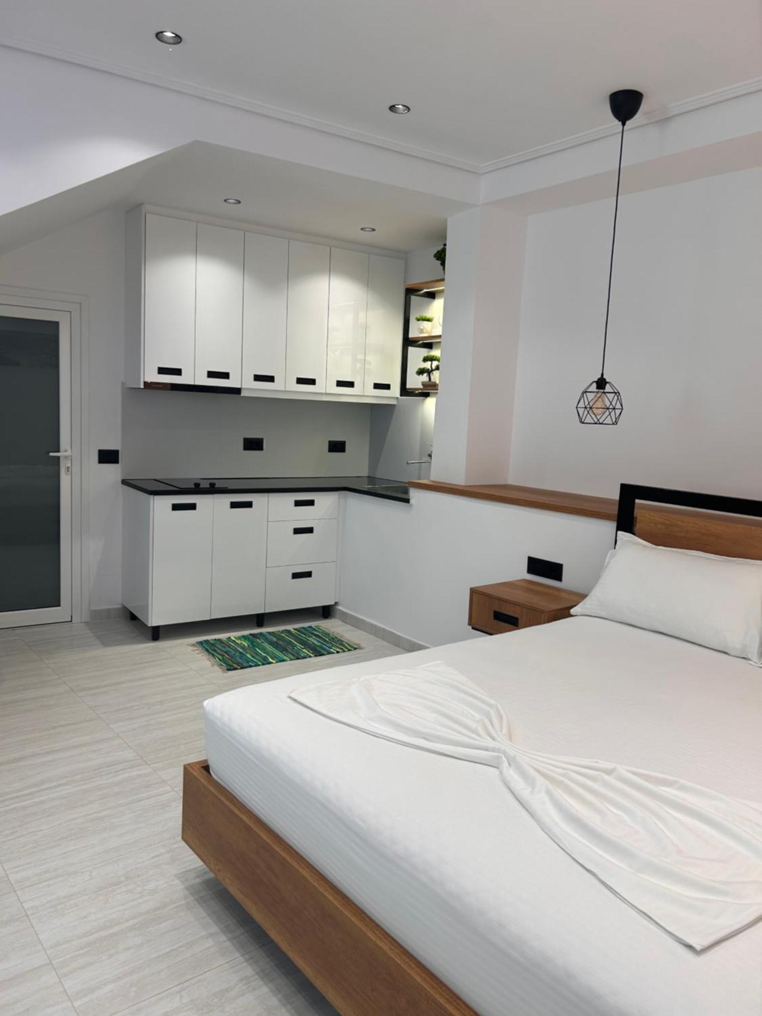 Crown Apartment Sarandë Esterno foto
