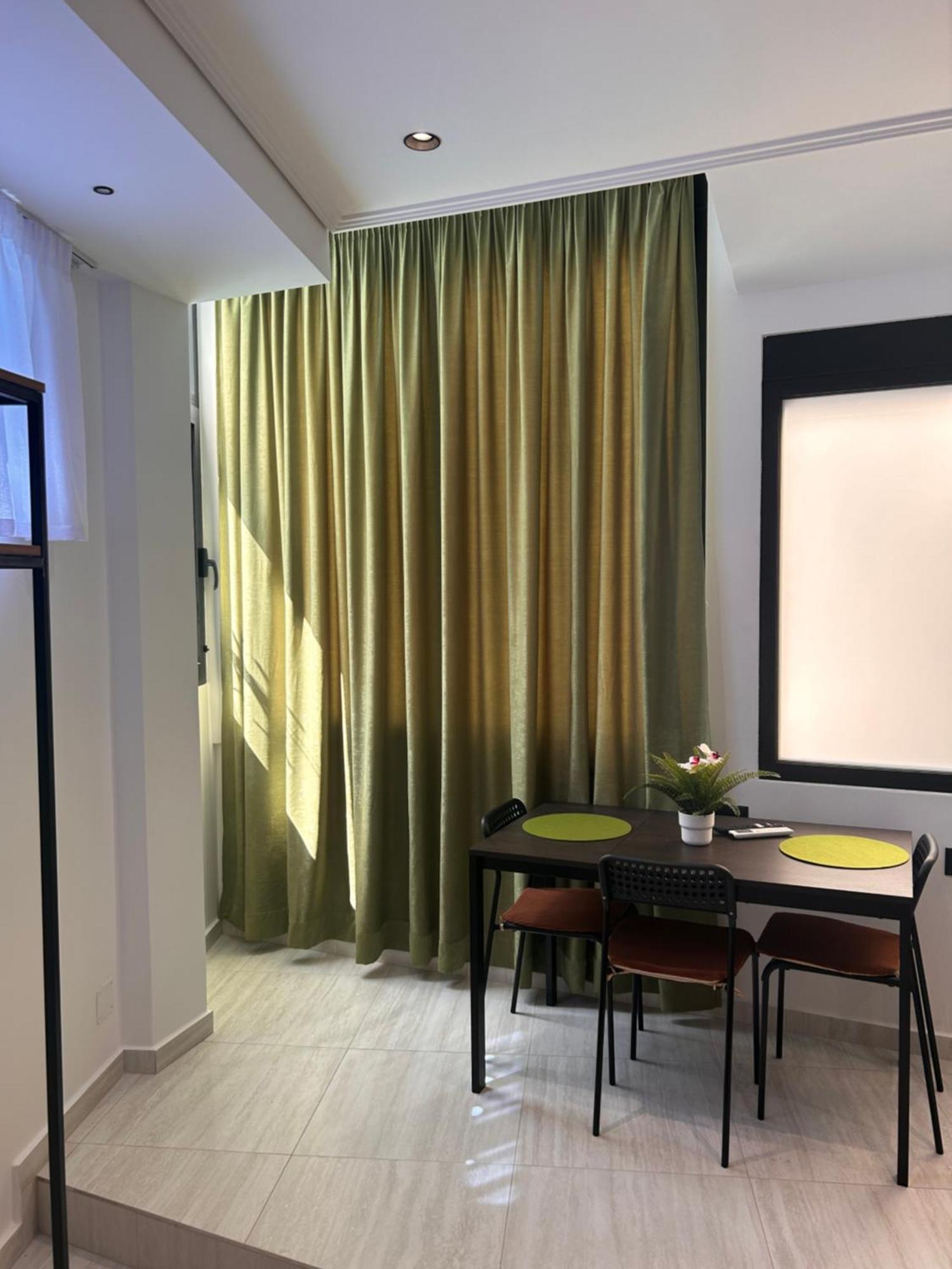 Crown Apartment Sarandë Esterno foto