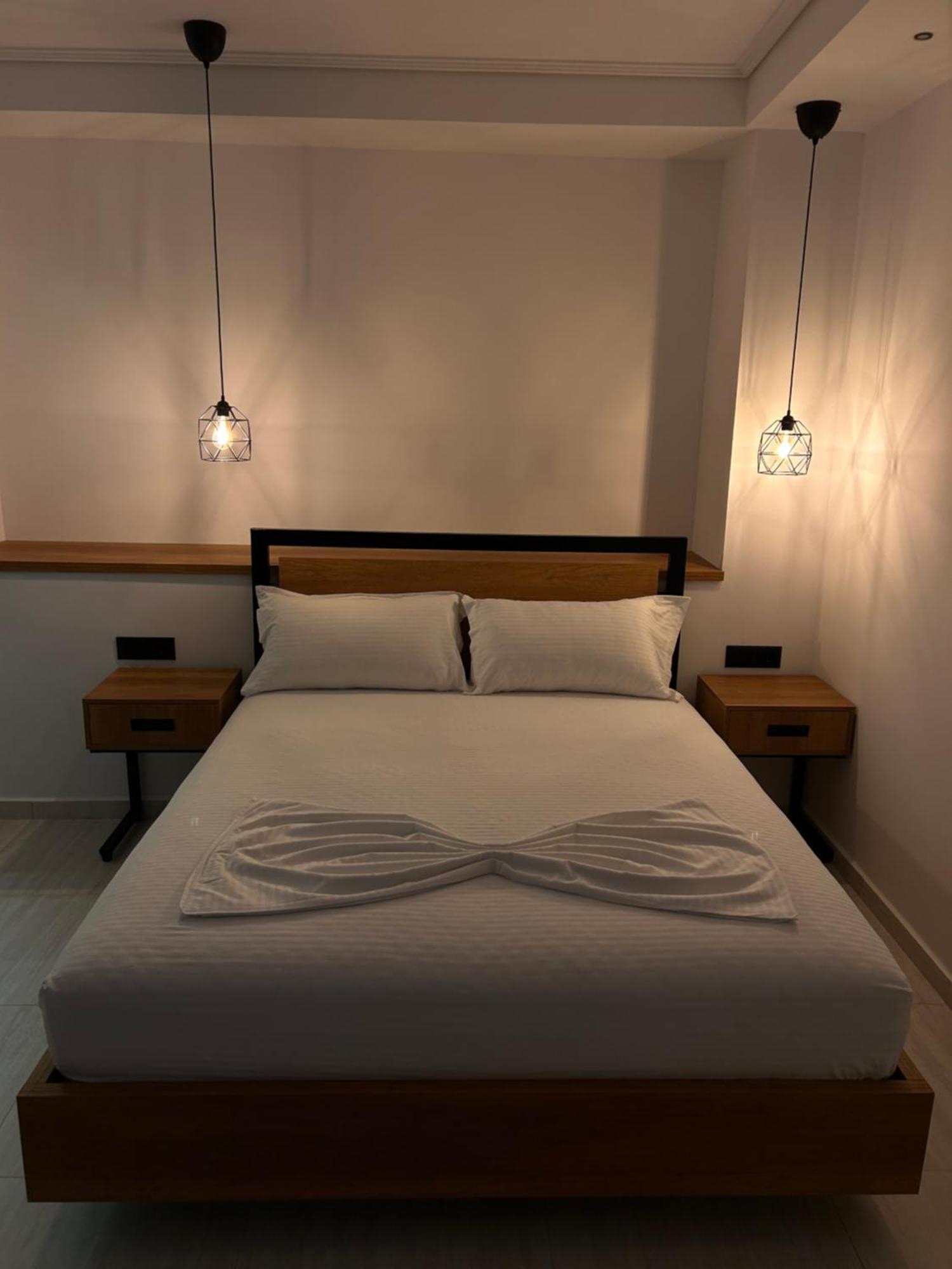 Crown Apartment Sarandë Esterno foto