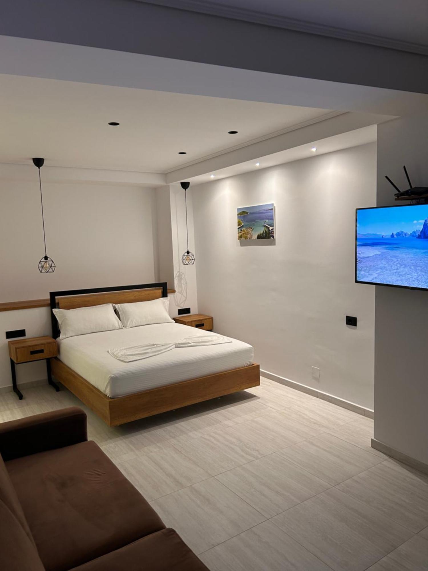 Crown Apartment Sarandë Esterno foto