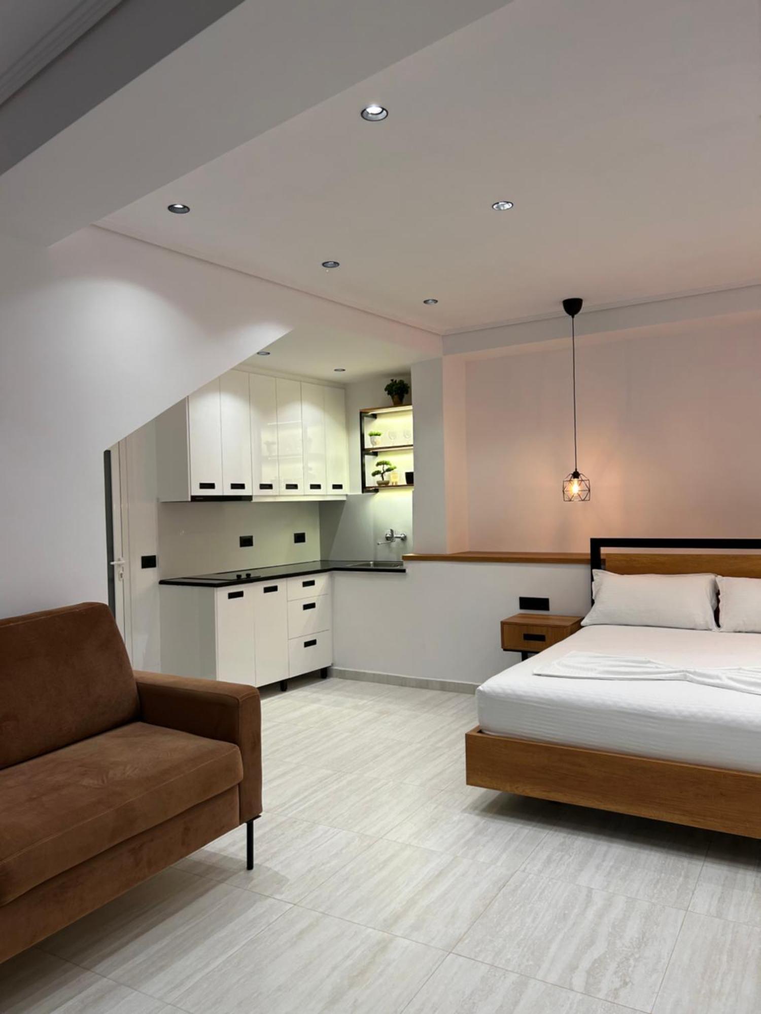 Crown Apartment Sarandë Esterno foto