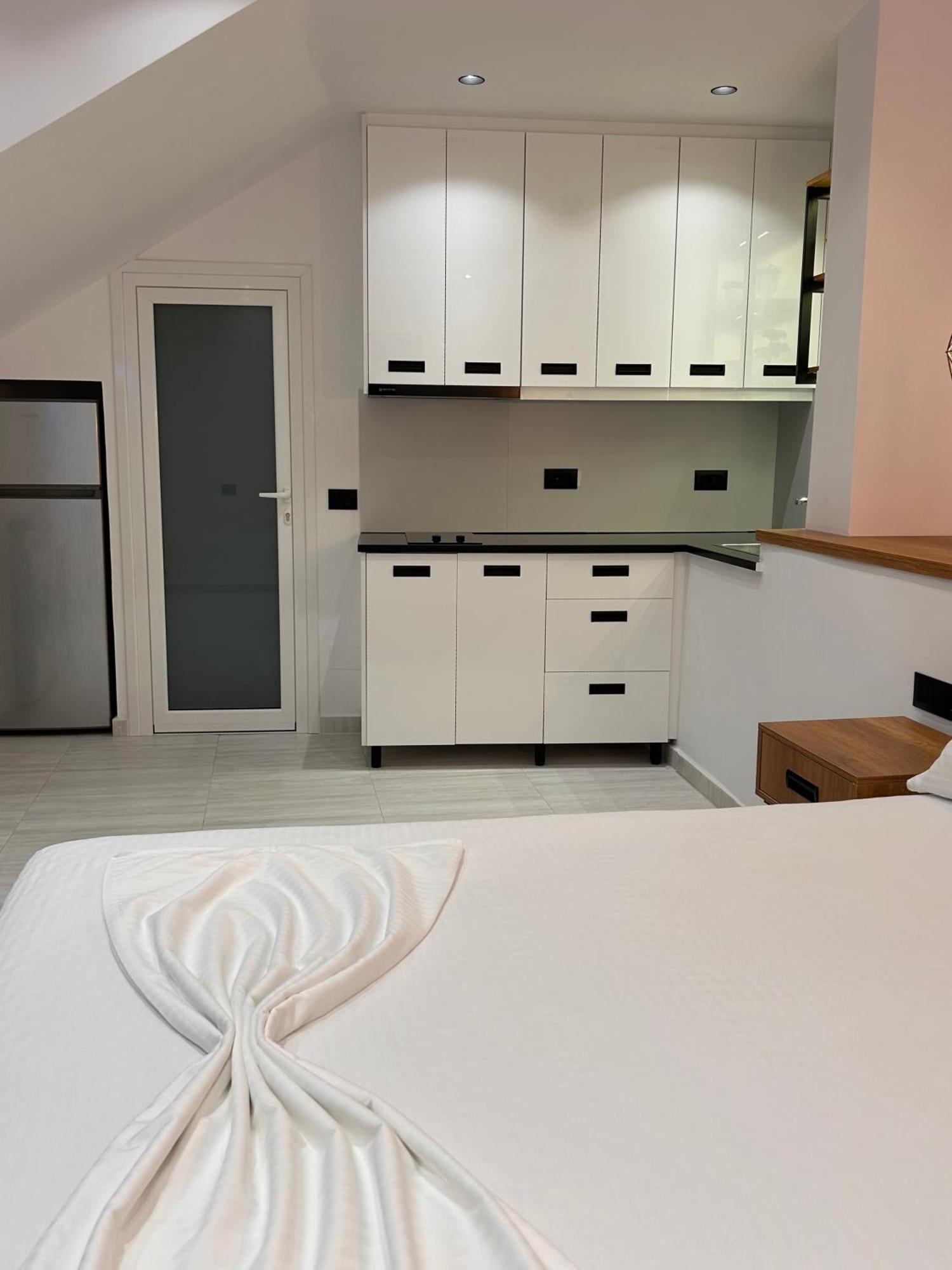 Crown Apartment Sarandë Esterno foto