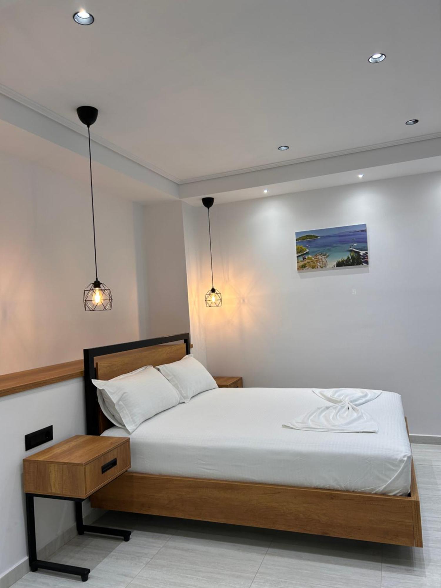 Crown Apartment Sarandë Esterno foto