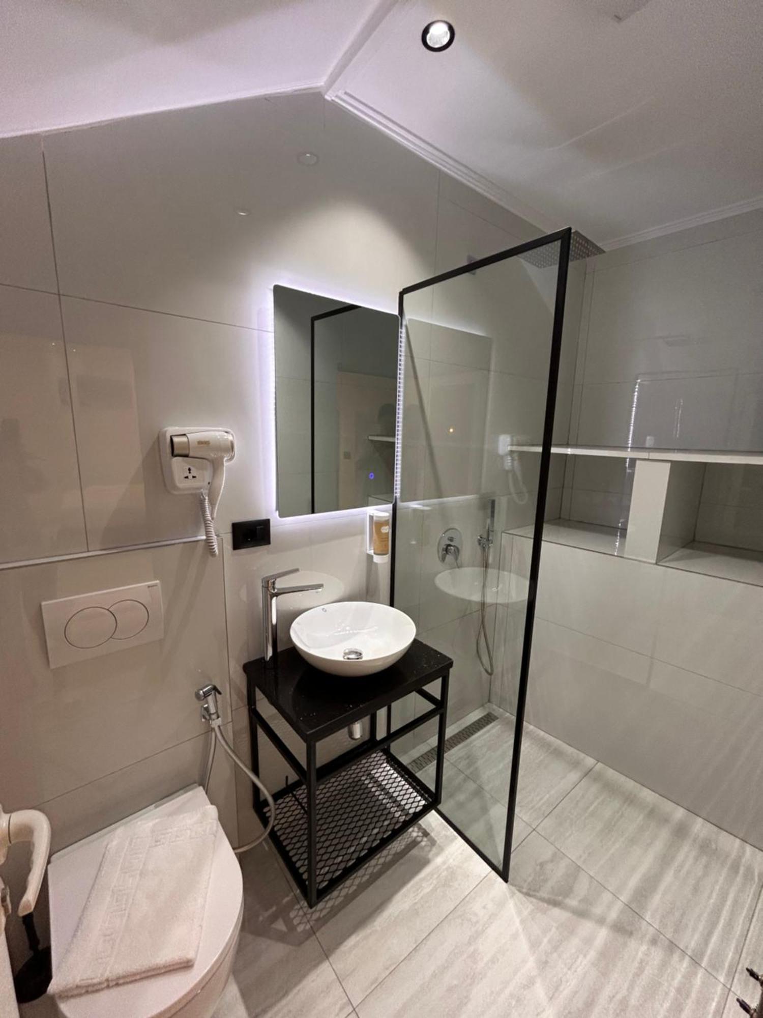 Crown Apartment Sarandë Esterno foto