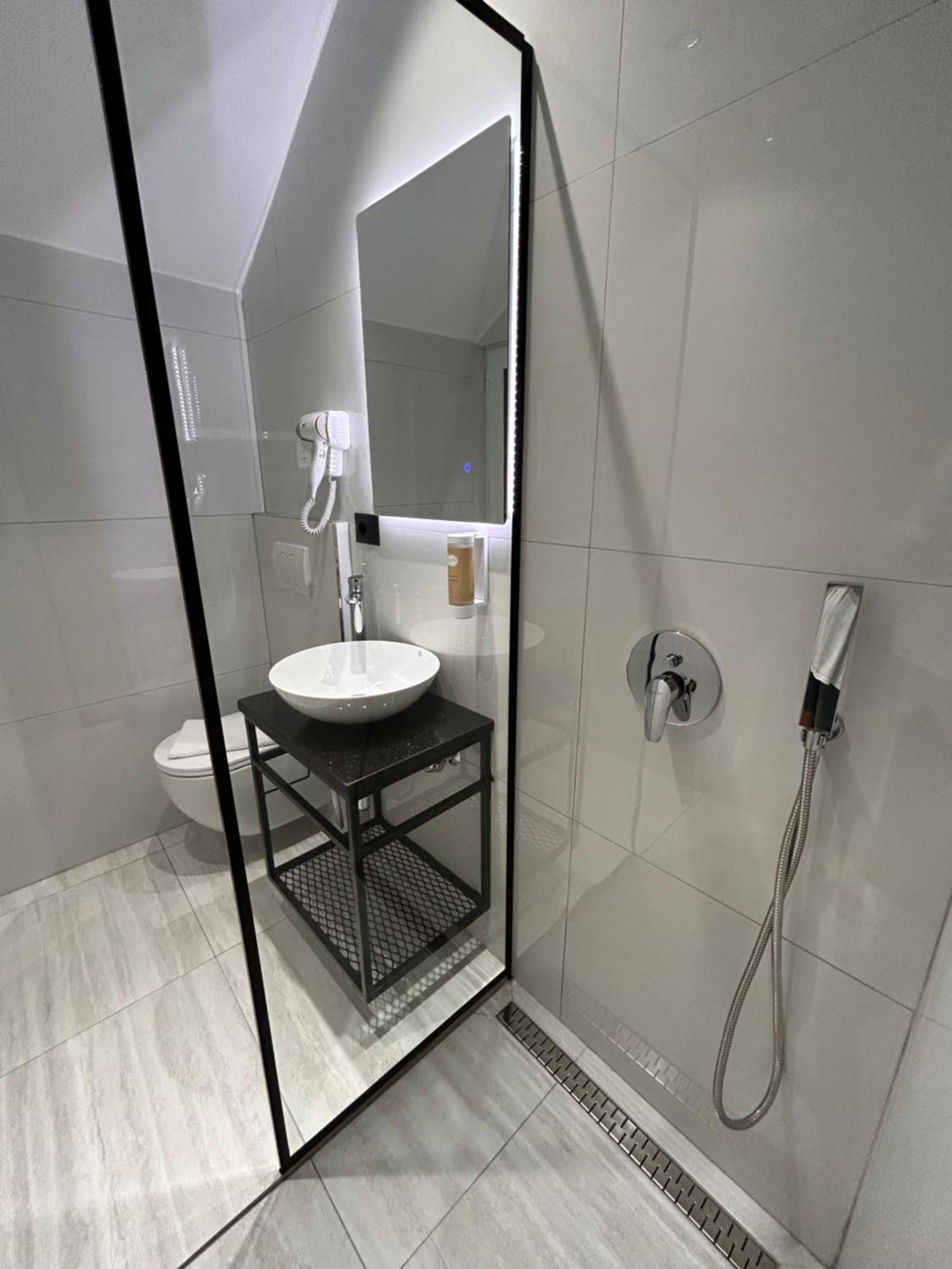 Crown Apartment Sarandë Esterno foto