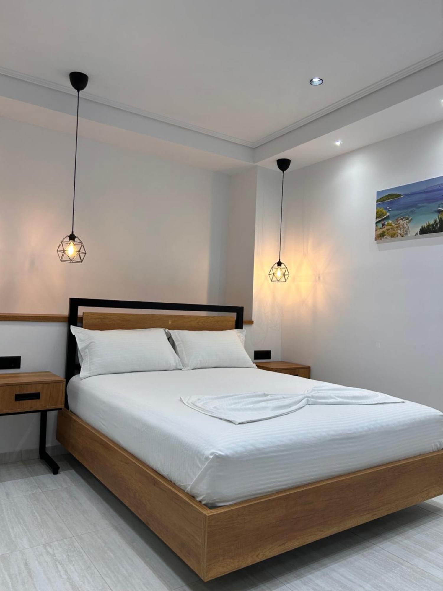 Crown Apartment Sarandë Esterno foto