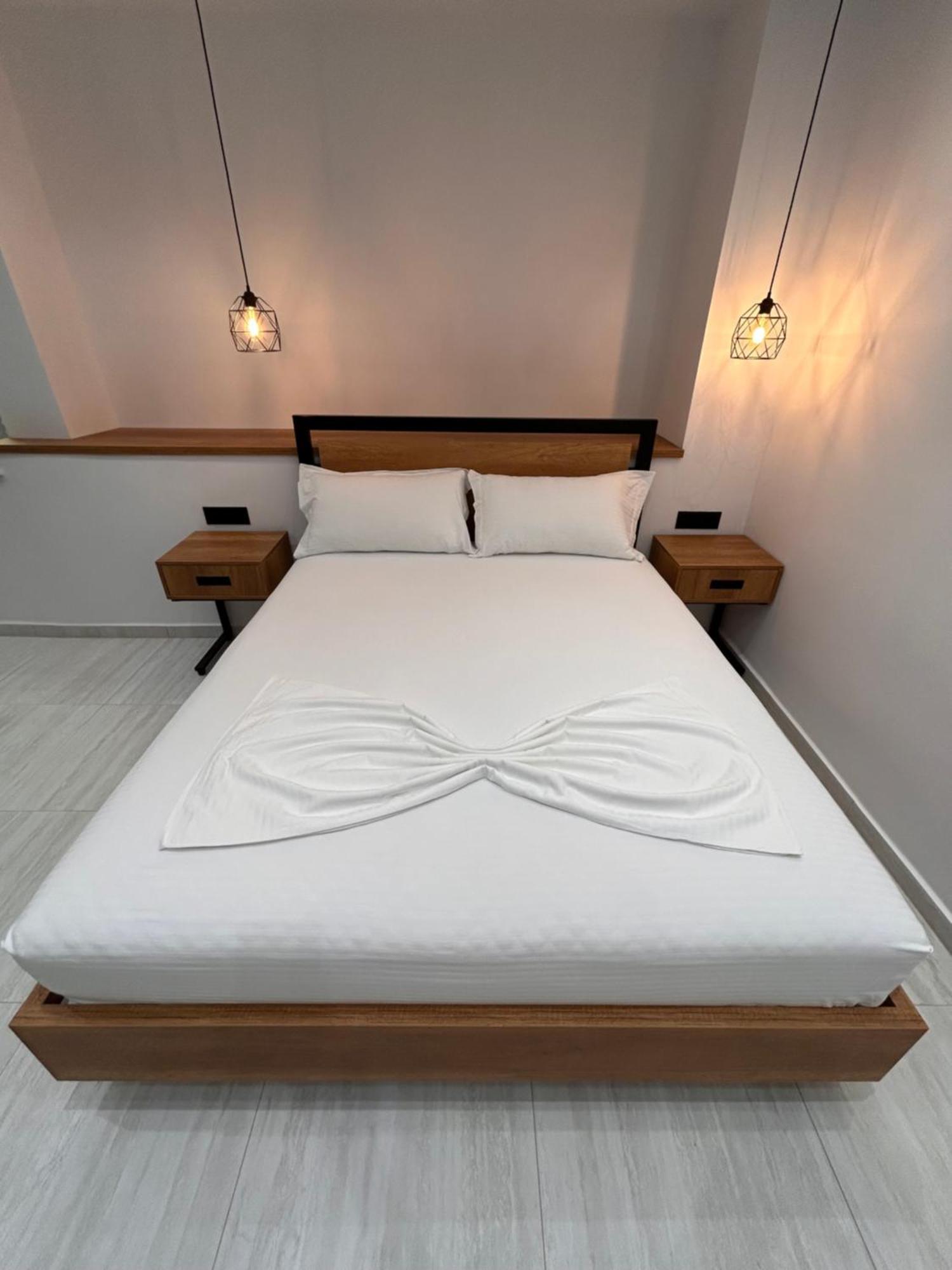 Crown Apartment Sarandë Esterno foto
